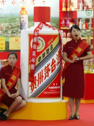 <p>
	Ликьорът Maotai осигурява сериозни печалби за производителя си. <em>Снимка: Архив Ройтерс</em></p>
