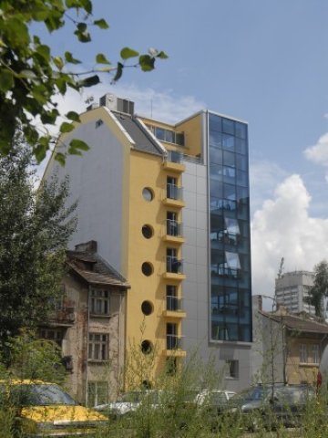 <p>
	Сградата на ул. Антим I в София. <em>Снимка: Прайм Пропърти БГ АДСИЦ</em></p>
