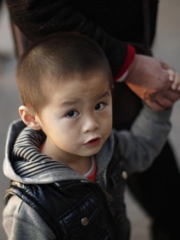 <p>
	Единствените деца в семейство скоро може да намалеят в Китай.<em> Снимка: Ройтерс</em></p>
