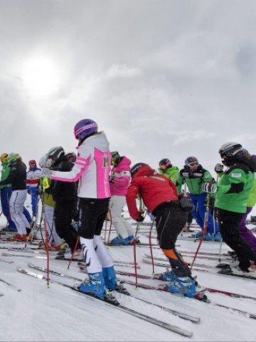 <p>
	<em>Ски сезонът се открива днес в трите курорта - Банско, Боровец и Пампорово&nbsp;</em> Снимка: БТА</p>
