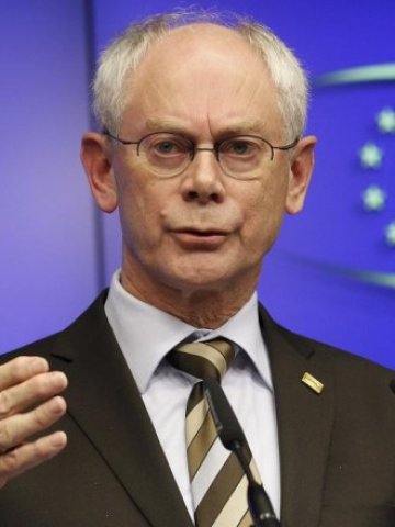 <p>
	Херман ван Ромпой по време на пресконференцията след заседанието. <em>Снимка: Ройтерс</em></p>
