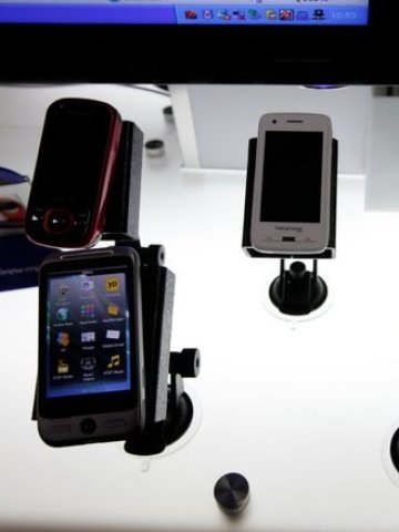 <p>
	На пазара може да се появят смартфони на цена под 100 долара. <em>Снимка:&nbsp;Qualcomm&nbsp;</em></p>
