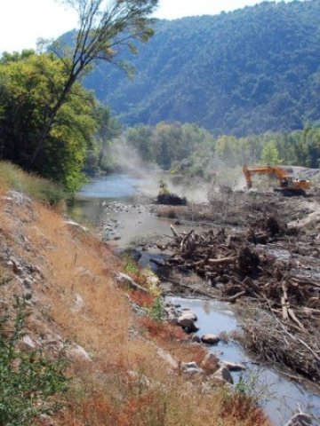 <p>
	Водната стратегия предвижда корекциите на речните корита изцяло да се прави от "Напоителни системи" &nbsp; &nbsp; Снимка: БТА&nbsp;</p>
