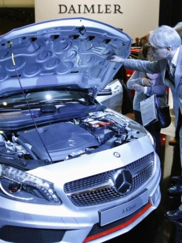 <p>
	Акциите на Daimler поскъпнаха двойно, откакто&nbsp;Aabar придоби 9% от компанията. <em>Снимка: Ройтерс</em></p>
