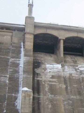 <p>
	С новия закон за водите кабинетът иска да сложи ред в управлението и собствеността на язовирите, за да провежда и адекватна политика за управление на водния ресурс в страната &nbsp; &nbsp; Снимка: БТА&nbsp;</p>
