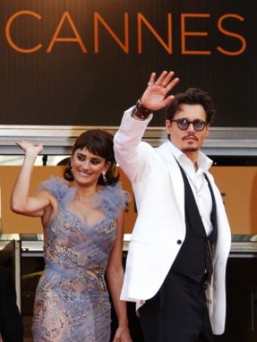 <p>
	Джони Деп и Пенелопе Крус по време на представянето на филма в Кан<em>. Снимка: Ройтерс</em></p>
