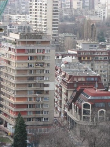 <p>
	Разходите за жилището отнемат около една трета от доходите на обитателите, които са на свободен наем. <em>Снимка: Investor.bg</em></p>
