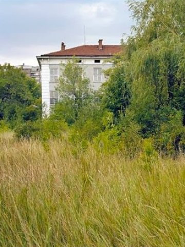 <p>
	Научно-технологичният парк ще се строи върху бившите военни терени на 4-ти км в София. <em>Снимка: sofiatech.bg</em></p>
