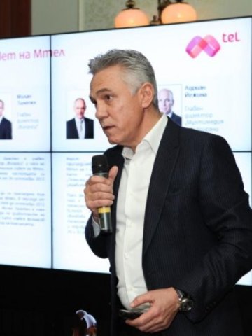 <p>
	Танасис Кацирубас: &bdquo;Наша стратегическа цел е да останем лидер на мобилния пазар и да разширим дeла си на фиксирания пазар&ldquo;. <em>Снимка: Мтел</em></p>
