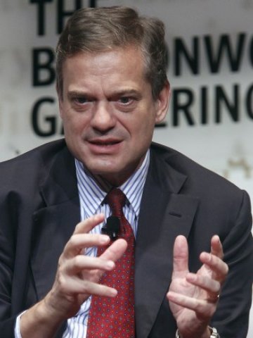 <p>
	Лоренцо Бини Смаги, бивш член на борда на директорите на Европейската централна банка. <em>Снимка: Ройтерс</em></p>
