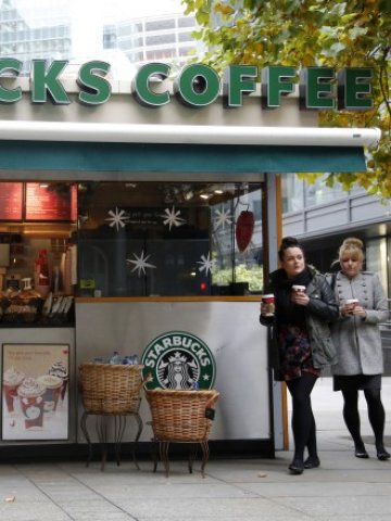 <p>
	Starbucks в Лондон. <em>Снимка: Ройтерс</em></p>

