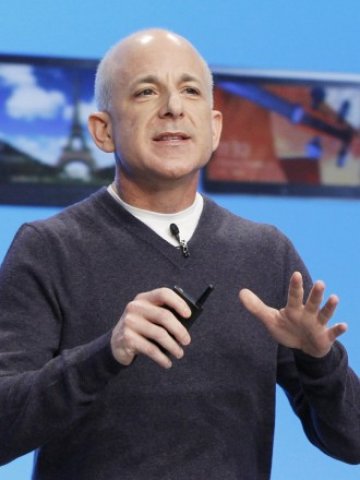 <p>
	Синофски &quot;се разведе&quot; изненадващо с Microsoft. <em>Снимка: Ройтерс</em></p>
