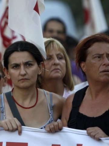 <p>
	<em>Протест срещу мерките за бюджетни икономии</em><em>, Атина</em><em>, 23 юли 2012 г. Снимка: Ройтерс</em></p>
