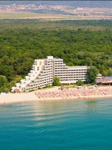 <p style="text-align: justify;">
	Хотел Гергана, к.к. Албена.<em> Снимка: Albena.bg</em></p>
