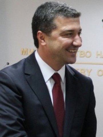 <p>
	Драгомир Стойнев. <em>Снимка: БТА</em></p>
