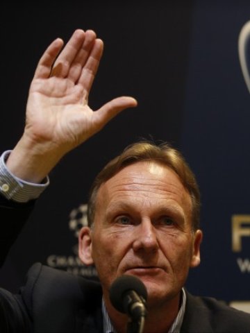 <p>
	Ханс-Йоахим Ватцке: Водим сондиращи преговори с възможни партньори за влизането им в клуба. <em>Снимка: Ройтерс</em></p>
