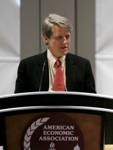 <p>
	Проф. Робърт Шилер, преподавател по икономика в Йейлския университет.<em>&nbsp;Снимка: Reuters</em></p>
