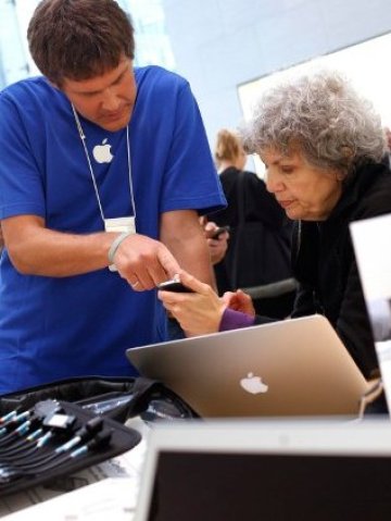<p>
	Apple за първи път признава за пробойна в сигурността на Mac OS. <em>Снимка: Ройтерс</em></p>
