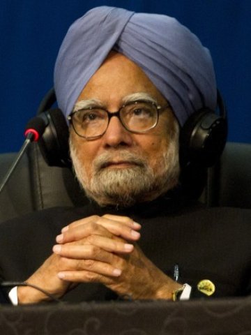 <p>
	Премиерът Манмохан&nbsp;Сингх продължава борбата си за съживяване на инвестициите.&nbsp;<em>Снимка: Ройтерс</em></p>
