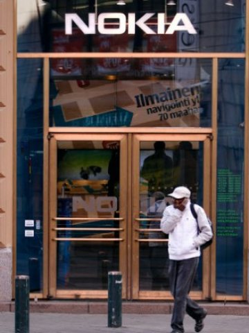<p>
	Nokia изостава все по-силно от конкурентите си. <em>Снимка: Ройтерс</em></p>
