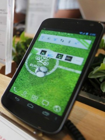 <p>
	Заради нарастващите продажби на смартфони печалбата на Samsung през второто тримесечие отчете ръст от 79% на годишна база. <em>Снимка: Ройтерс&nbsp;</em></p>
