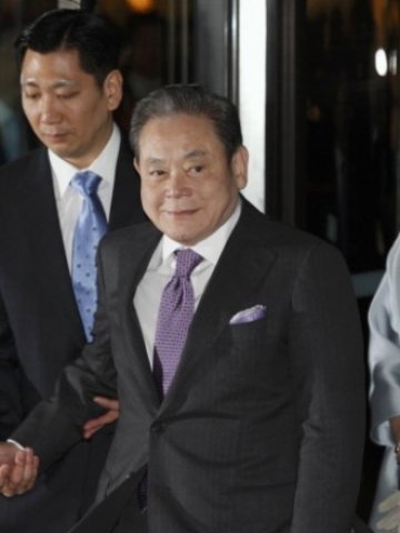 <p>
	Ли Кун Хи се върна начело на Samsung. <em>Снимка: Ройтерс</em></p>
