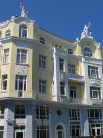 <p>
	Опера Билдинг - Варна е сред управляваните от Лендмарк Холдингс АД.&nbsp;<em>Снимка: alfafinance.bg</em></p>
