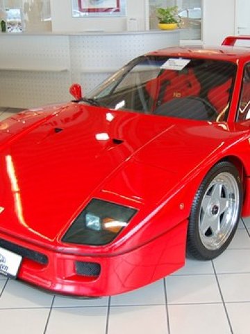 <p>Ferrari F40 <i>Снимка: Flickr Лиценз: </i><a href="http://creativecommons.org/licenses/by/2.0/" target="_blank"><i>Creative Commons</i></a></p>