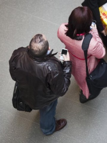 <p>
	Телефонирането в чужбина ще стане по-евтино.<em> Снимка: Nokia</em></p>
