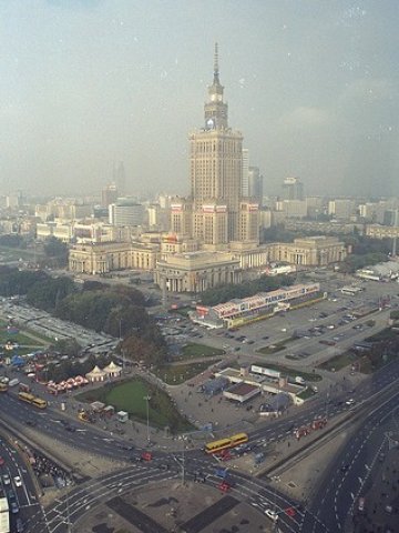 <p>
	Изглед от Варшава - вторият най-предпочитан град за инвестиции. <em>Снимка: hsivonen. Лиценз: <a href="http://creativecommons.org/licenses/by/2.0/" target="_blank">Creative Commons</a></em></p>
