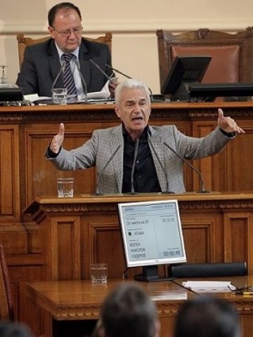 <p>
	Волен Сидеров обяви, че не е &bdquo;златният пръст&ldquo; в НС, крепящ правителството. <em>Снимка: БТА</em></p>
