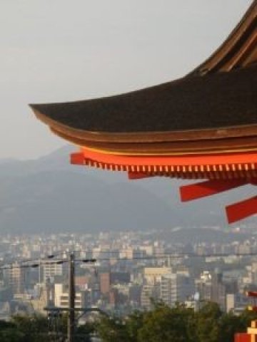 <p><span style="font-size: 9pt">Бедствията в Япония допълват шока за световната икономика, вече изправена пред последиците от финансовата криза и от въстанията в Близкия Изток. </span><i><span style="font-size: 9pt">Снимка: Sxc.hu</span></i></p>