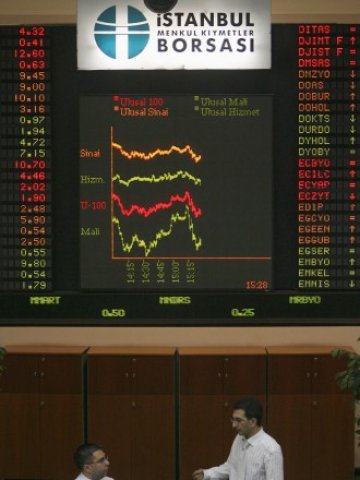 <p>
	Паниката на турската борса причинява ирационално ценообразуване.&nbsp;<em>Снимка: Ройтерс</em></p>
