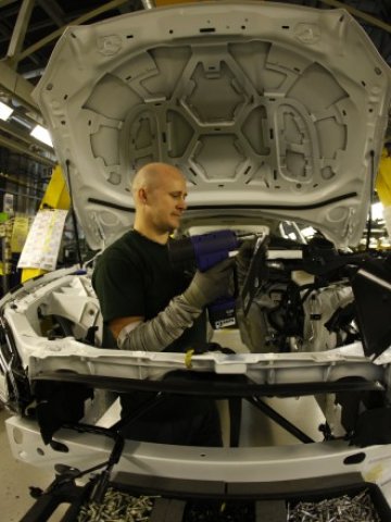 <p>
	Фабрика за производство на Jaguar в Бирмингам. <em>Снимка: Ройтерс</em></p>
