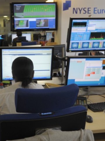 <p>
	NYSE Euronext в Париж. <em>Снимка: Ройтерс</em></p>
