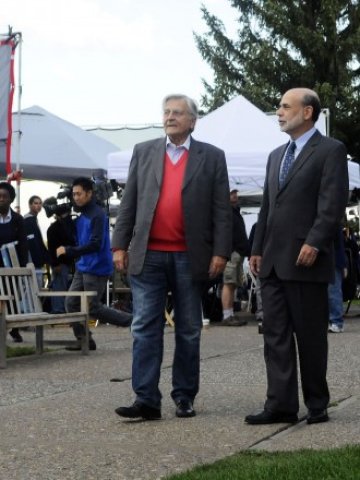 <p>
	Година по-рано - шефът на Европейската централна банка Жан-Клод Трише (вляво) и Бен Бернанке в Джаксън Хоул. <em>Снимка: Ройтерс</em></p>
