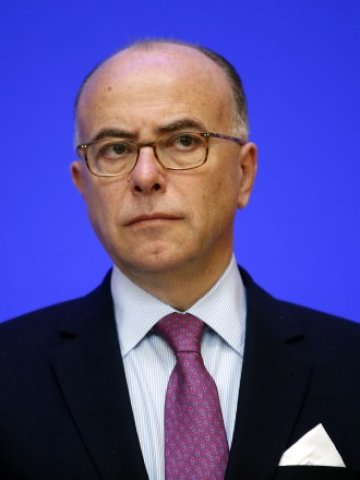 <p style="text-align: justify;">
	Бернар Казньов. <em>Снимка: Ройтерс</em></p>
