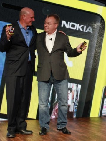<p>
	Директорът на Nokia Стивън Елоп - бивш мениджър в Microsoft, вече бе спряган за наследник на Балмър.<em> Снимка: Ройтерс</em></p>
