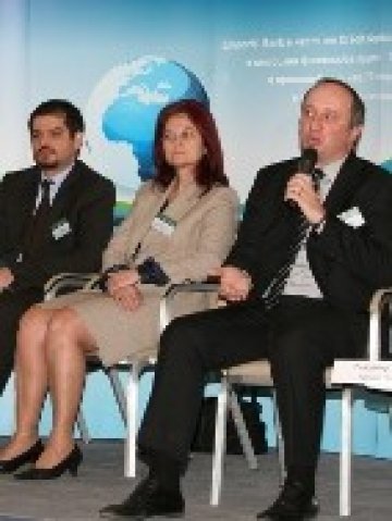 <p>Отдясно наляво: Тихомир Тошев, Цветелина Тасева, Атанас Гаров. Снимка: Investor.bg</p>