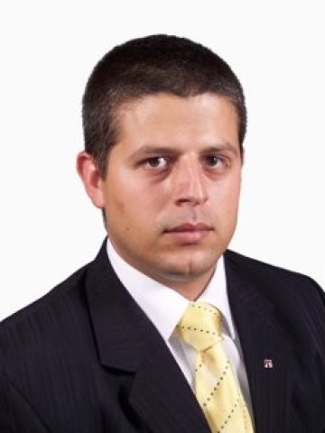 <p><font face="Arial, sans-serif"><span lang="bg-BG">Евгени Василев. Снимка: Личен архив</span></font></p>