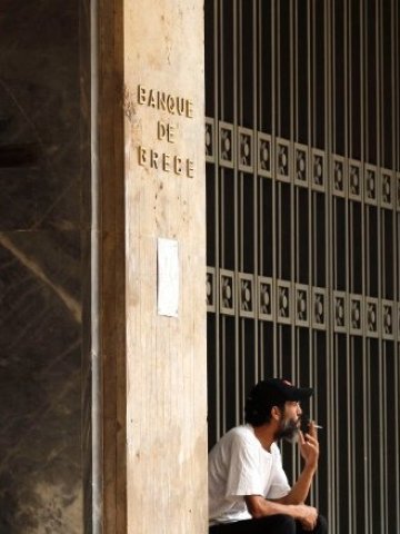 <p>
	Гръцката банкова система е силно зависима от ликвидността, предоставяна от ЕЦБ. <em>Снимка: Ройтерс</em></p>
