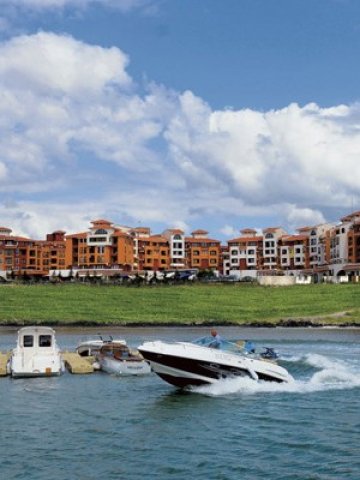 <p>
	Комплекс Марина Кейп.<em> Снимка: marinacape.com</em></p>
