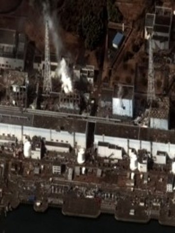 <p><span style="font-size: 9pt;">Облакът от бял дим над АЕЦ Фукушима. </span><i><span style="font-size: 9pt;">Снимка: Ройтерс</span></i></p>