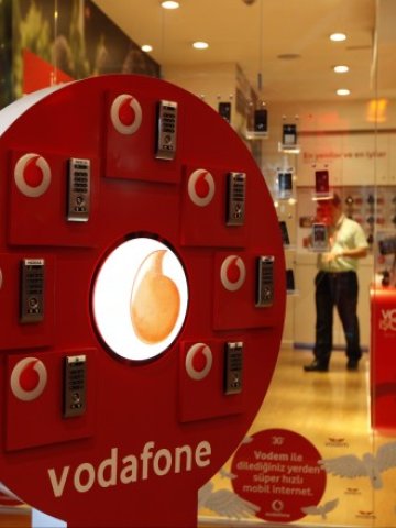 <p>
	В Турция (на снимката магазин на веригата в Истанбул) операторът отчита стабилни приходи. <em>Снимка: Ройтерс</em></p>
