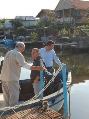 <p>
	Найденов при посещението си в &quot;Ченгене скеле&quot;. <em>Снимка: МЗХ</em></p>
