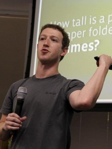 <p>
	Зукърбърг по време на пресконференция.<span class="Apple-converted-space">&nbsp;</span><em>Снимка: Ройтерс</em></p>
