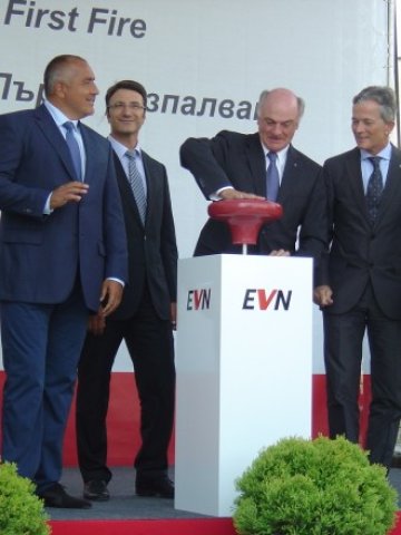 <p>
	Бойко Борисов и Ервин Прьол при откриването на когенерацията. Снимка: Investor.bg</p>
