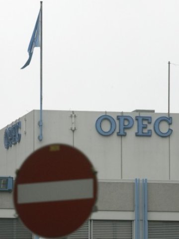 <p>
	Пазарите са в очакване на енергийния доклад на ОПЕК. <em>Снимка: Ройтерс</em></p>
