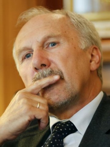 <p>
	Евалд Новотни, член на УС на ЕЦБ и гуверньор на Австрийската централна банка.&nbsp;<em>Снимка: Ройтерс</em></p>
