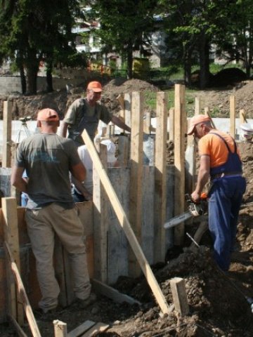 <p>
	<em>Сред най-рисковите сектори са селското и горското стопанство, добивната и преработваща промишленост&nbsp; Снимка: БТА</em></p>
